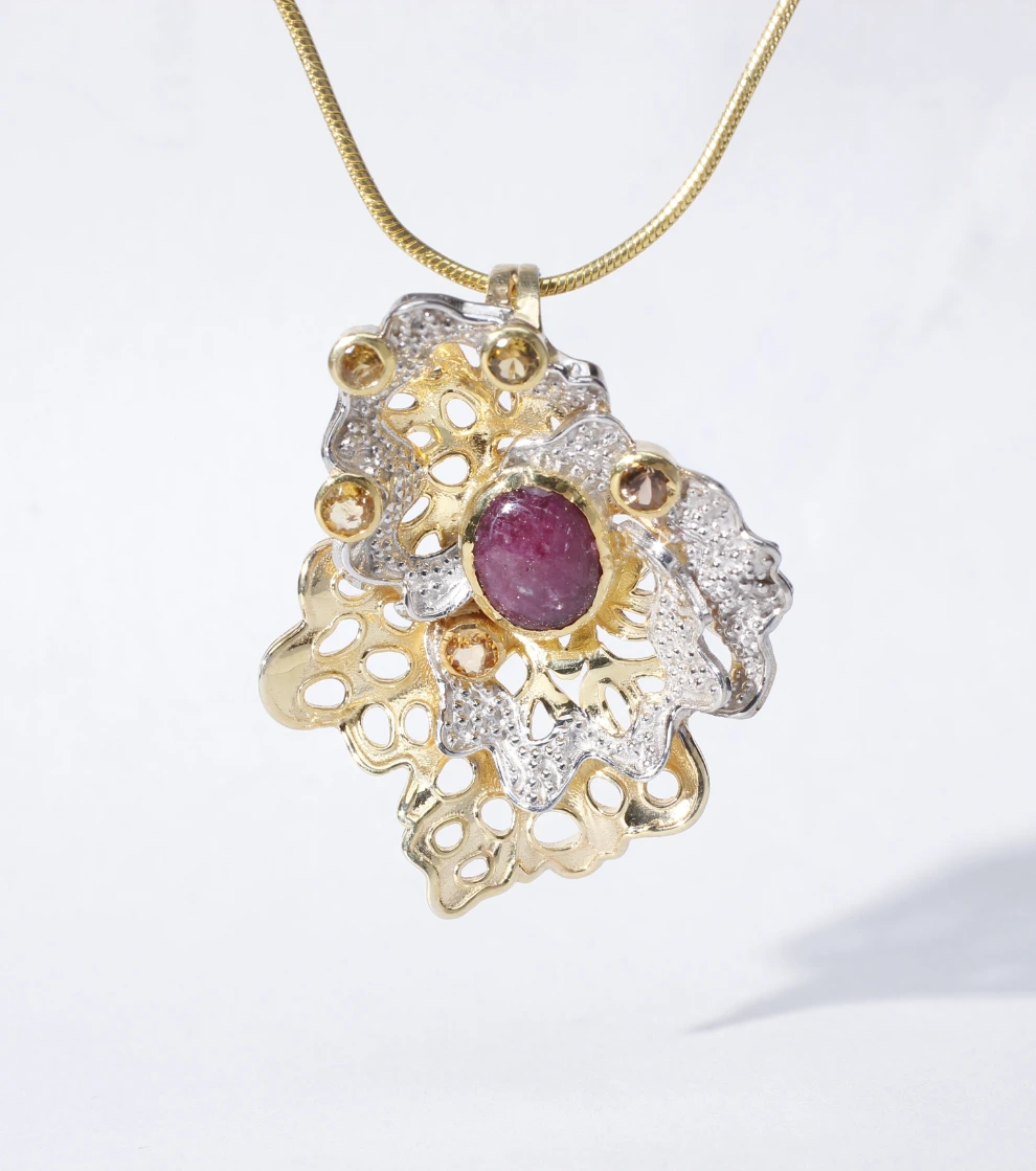Pansies Flower Pendant in Star Ruby