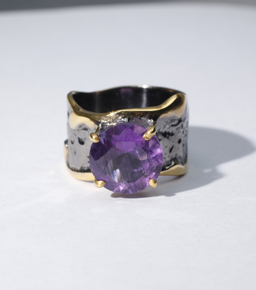 Penumbral Aperture Ring In Amethyst